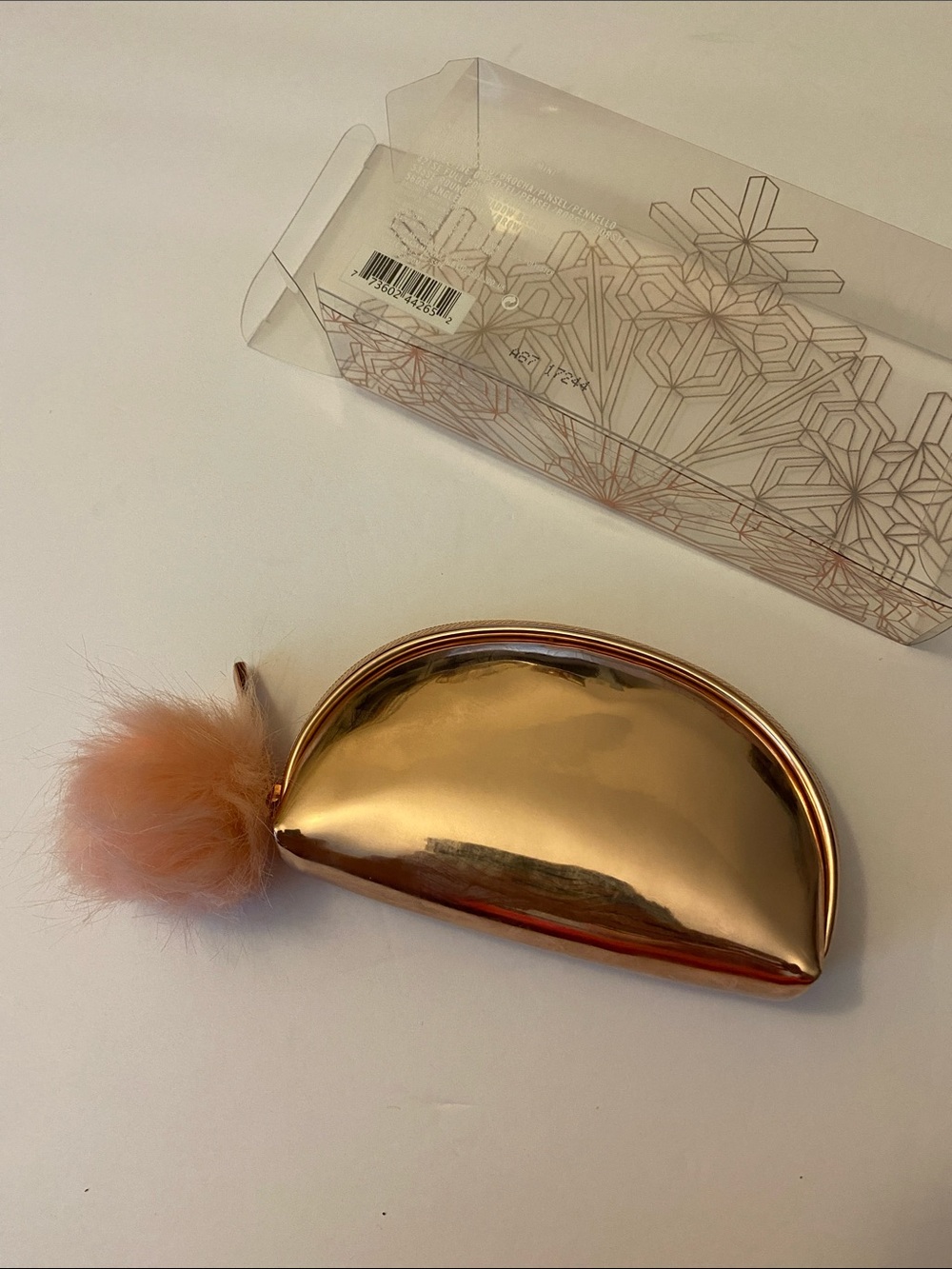 MAC Snow Ball 3 BRUSH KIT Mini / Rose Gold Bag - Picture 2 of 3